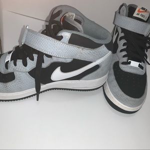 Nike Mid Air Force 1